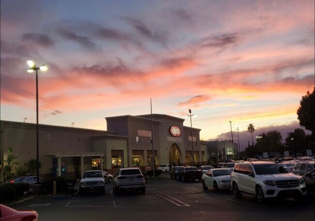 Building Photo - 7527 Louise Ave