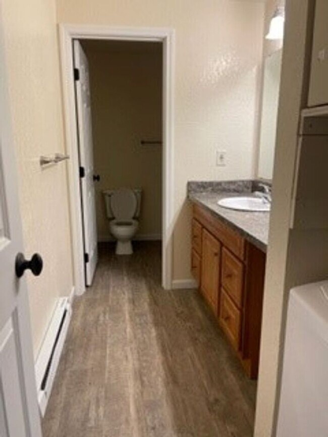 Building Photo - 2 Bedroom, 1 Bath Condo in University Place/Tacoma!!