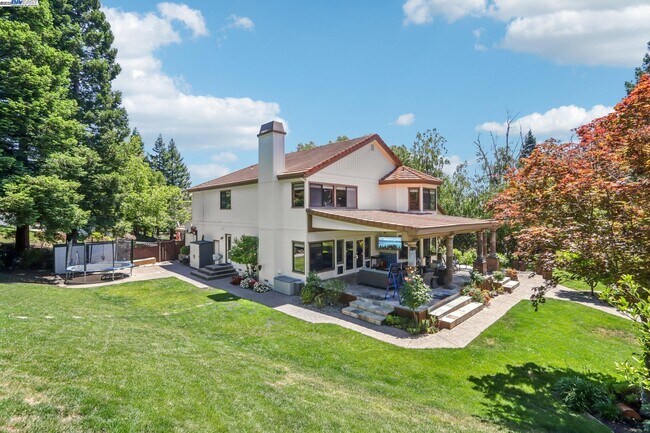 Building Photo - 3745 Deer Trail Ct
