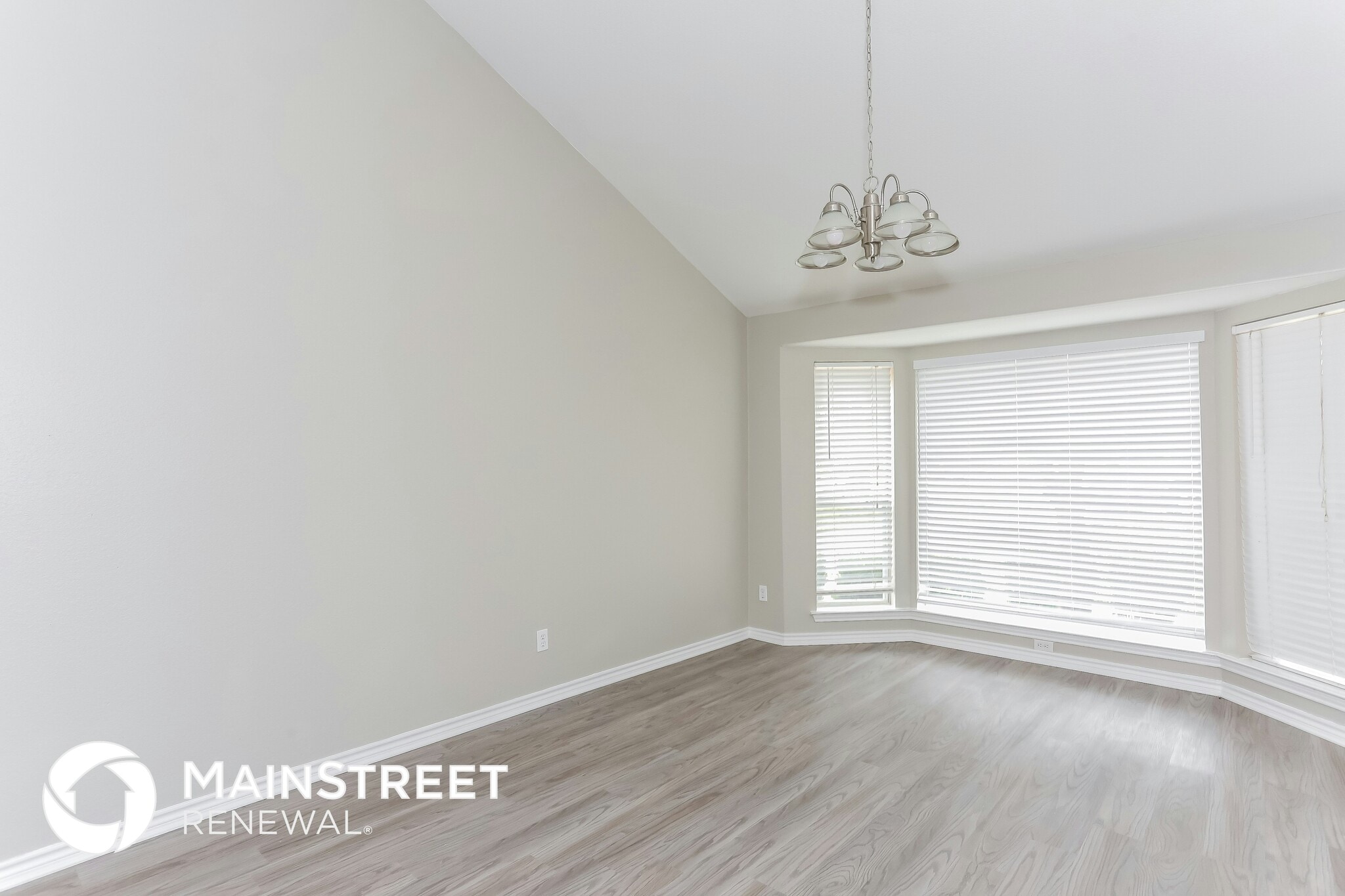 Building Photo - 1818 Knob Hill Dr