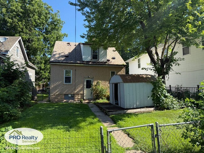 Building Photo - 4 Bedroom House in St. Paul
