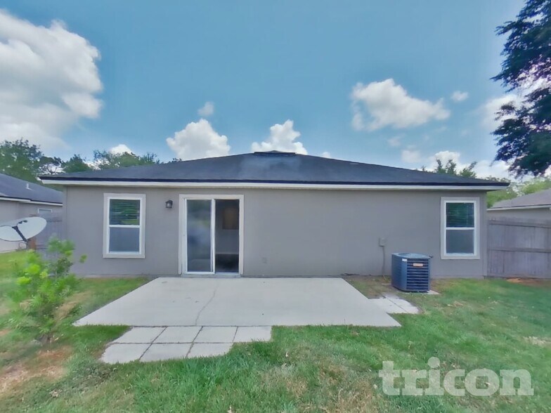 Building Photo - 12360 Anarania Dr