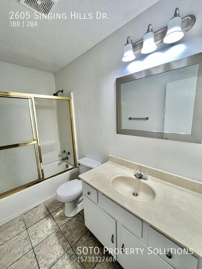 Building Photo - 2605 Singing Hills Dr