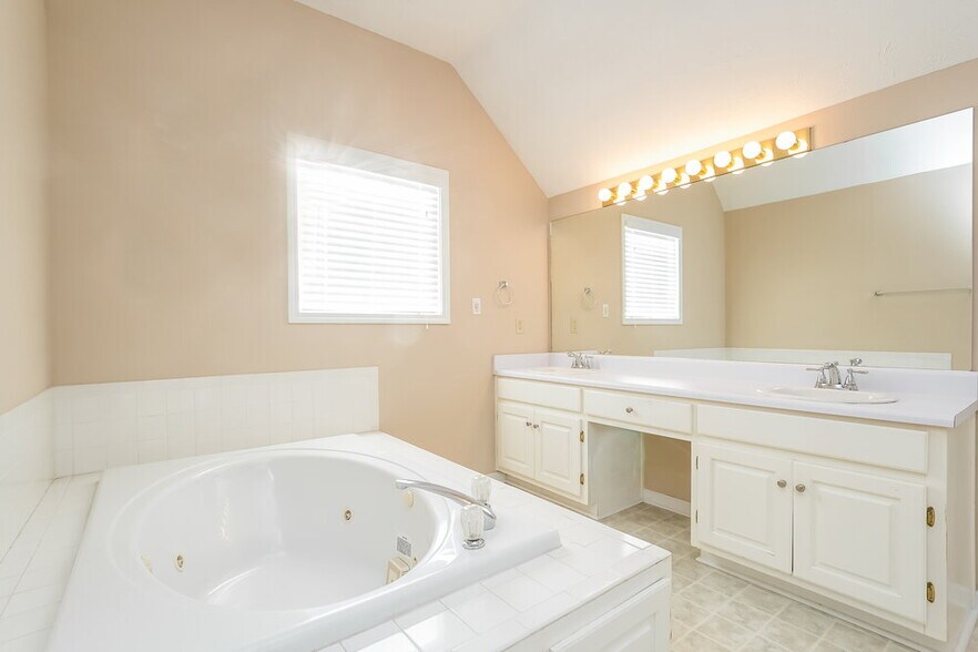 Building Photo - 1140 Austin Ct NE