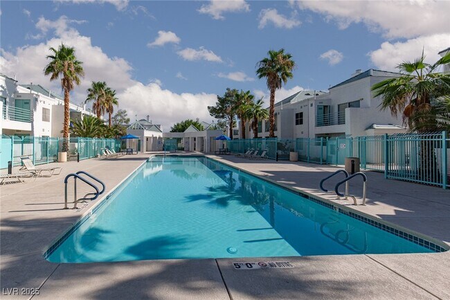 Building Photo - 7100 W Pirates Cove Rd