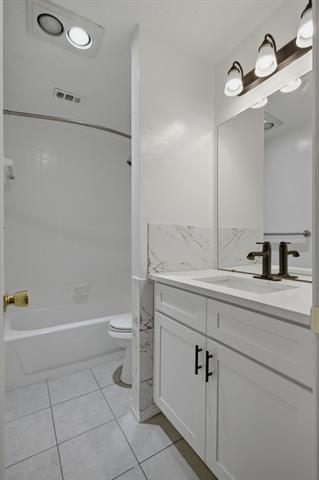 Building Photo - 5005 Frontier Ln