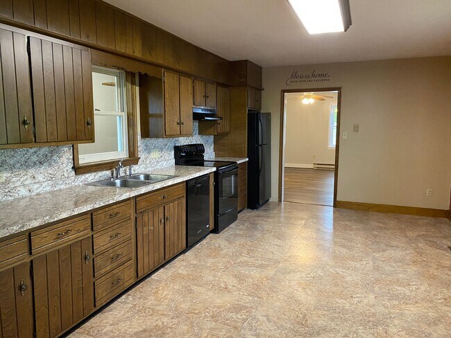 Building Photo - Coming soon! 4 Bedroom Farmhouse for Rent ...