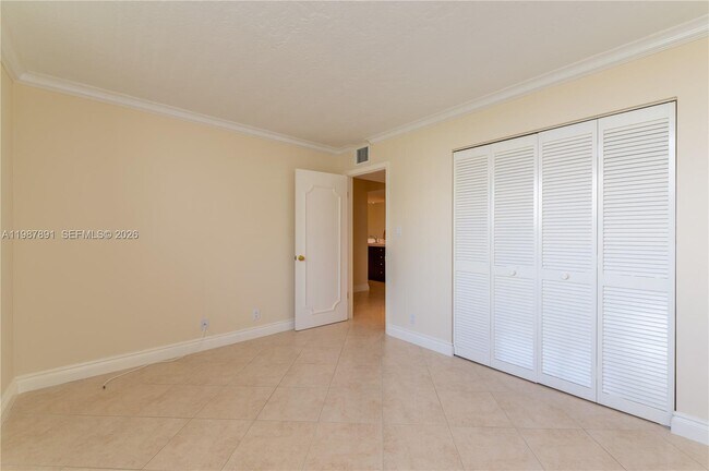 Building Photo - 545 SE 12th St