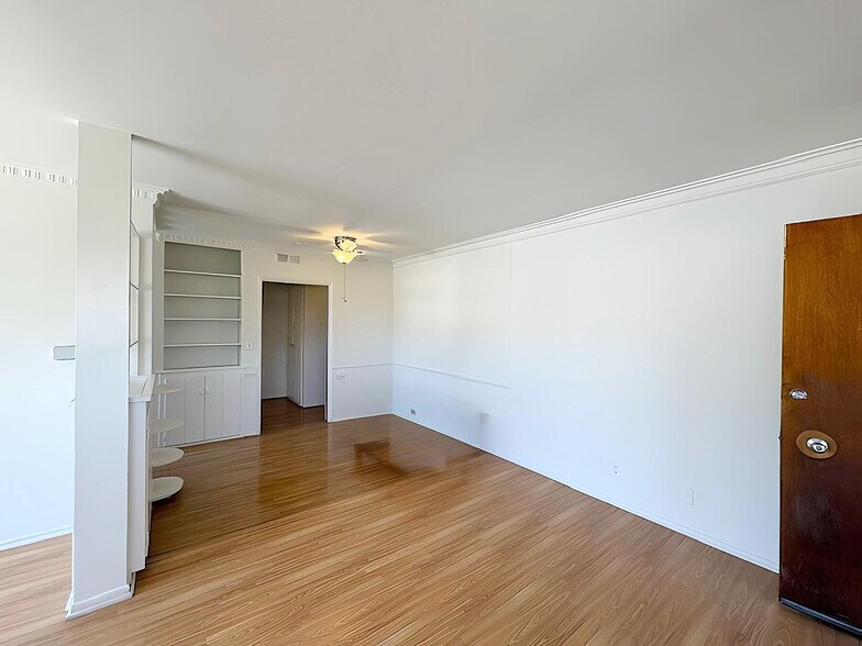 Building Photo - 6125 Cashio St