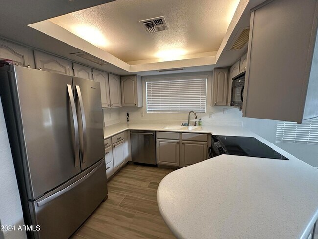 Building Photo - 5756 W Del Rio St