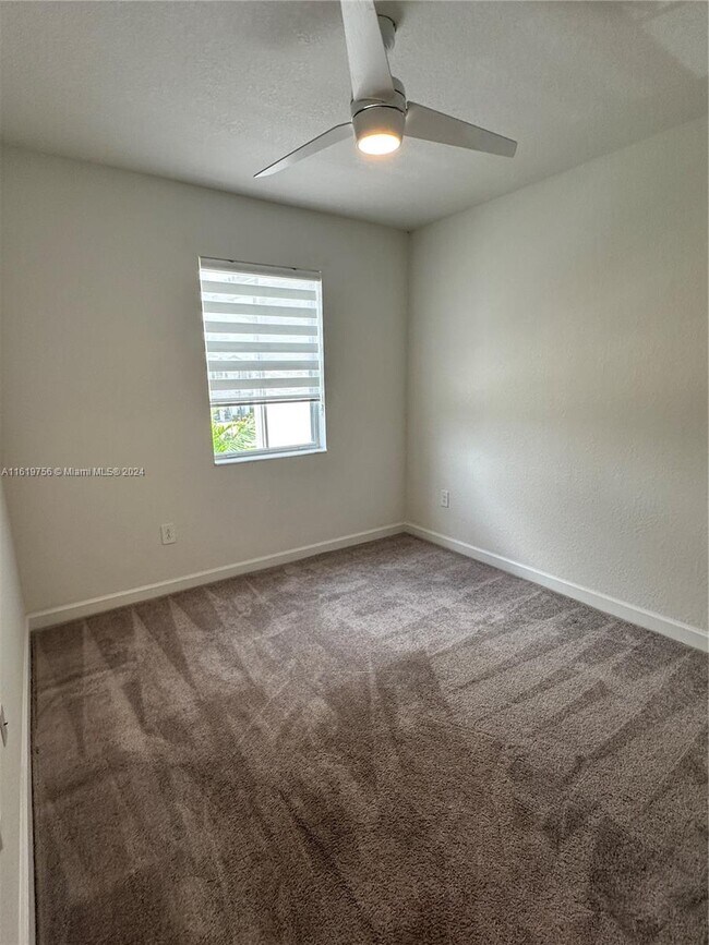 Building Photo - 2681 SE 11th St