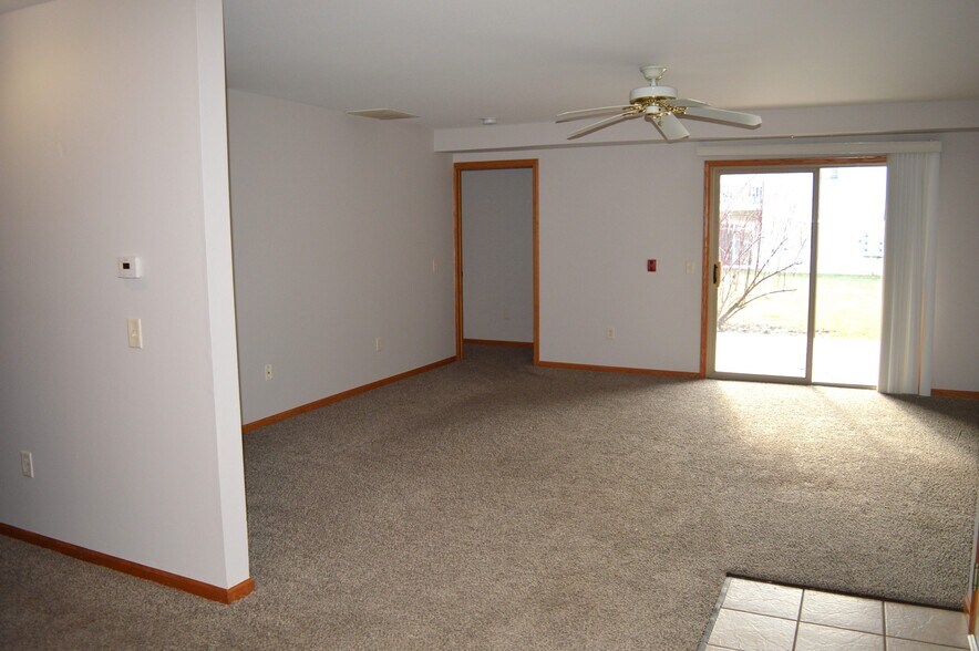 Building Photo - 391 Country Clover Dr