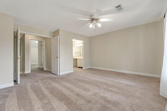 Building Photo - 208 Southlake Ct
