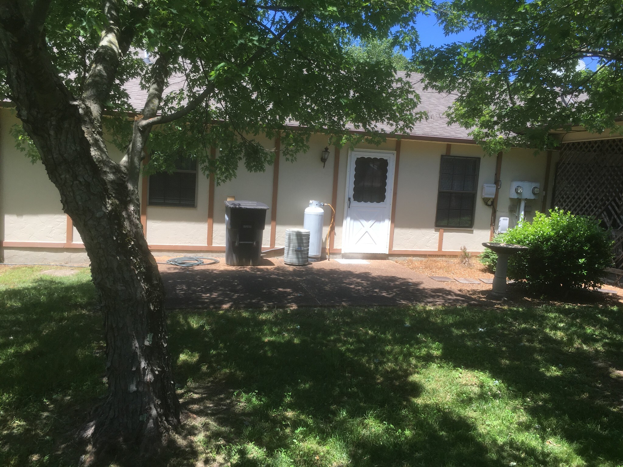 Building Photo - 735 Bradley Dr