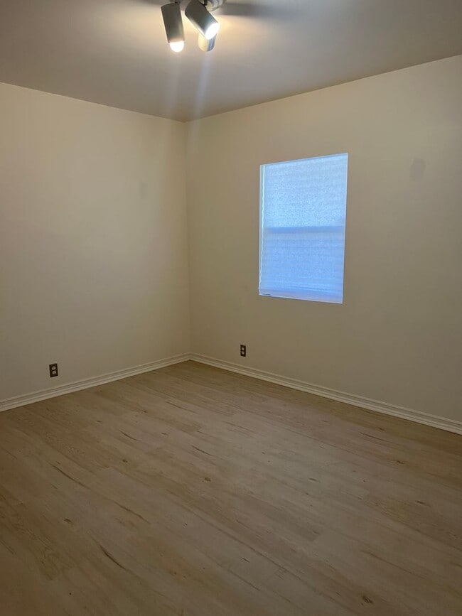 Building Photo - Midtown Ventura Charming 3+2 bedroom home ...