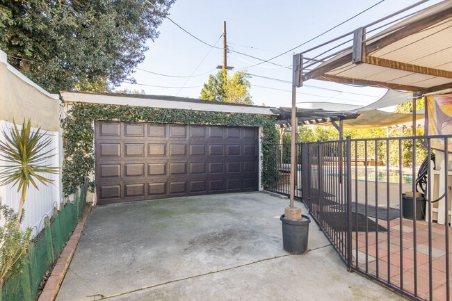 Building Photo - 6641 Murietta Ave