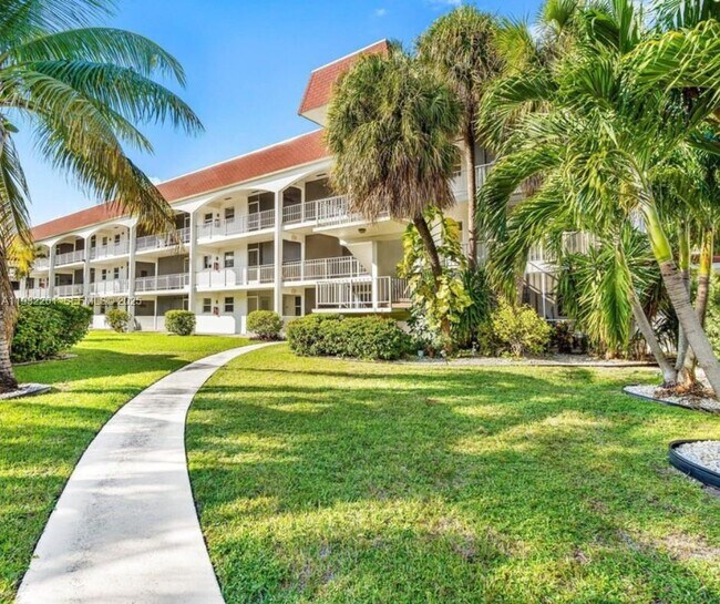 Building Photo - 501 Blue Heron Dr