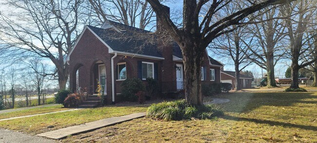 Building Photo - Lewisville Gem!