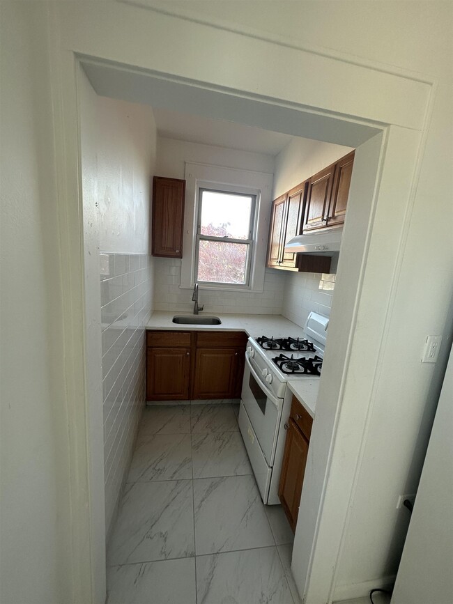 Building Photo - 79 Kipp Ave