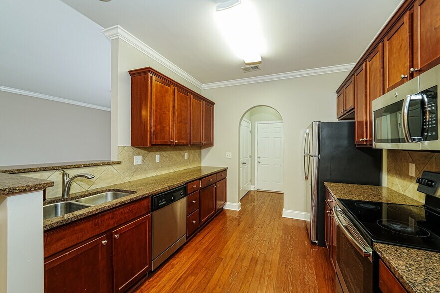 Building Photo - 1140 Overlook Dr