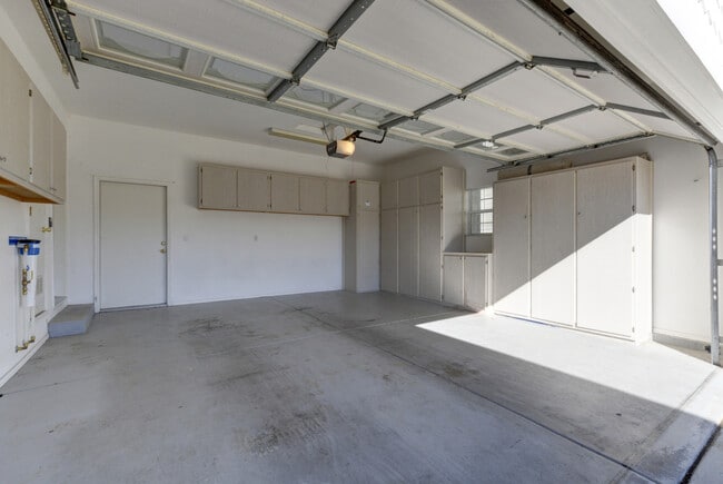 Building Photo - Home for rent in active 55+ community!