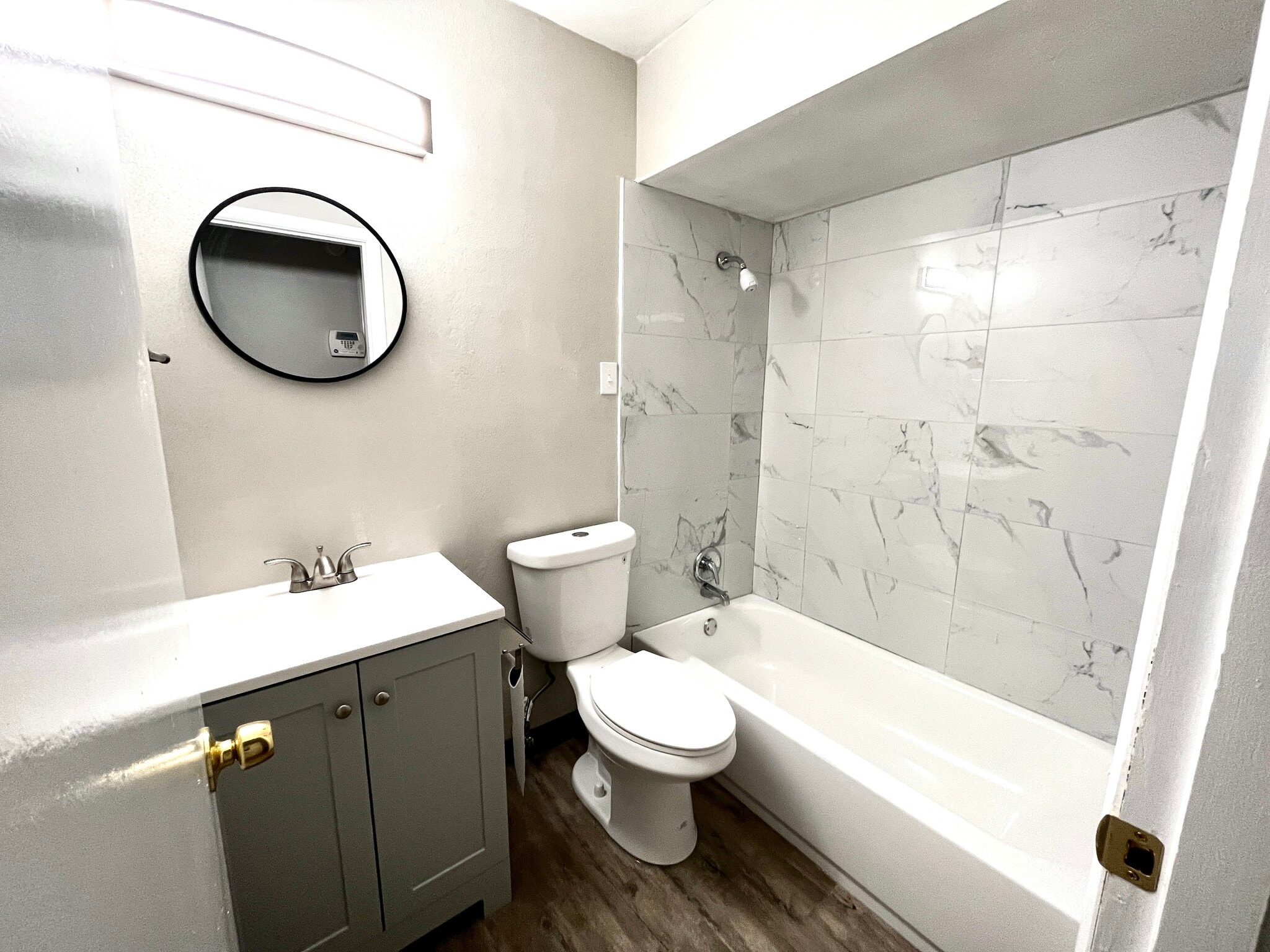 Building Photo - 880 Gladiola Dr