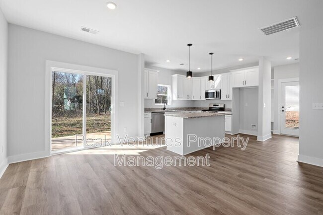 Building Photo - 117 Norbert Ln