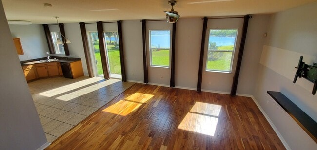 Building Photo - 811 Parker Den Dr