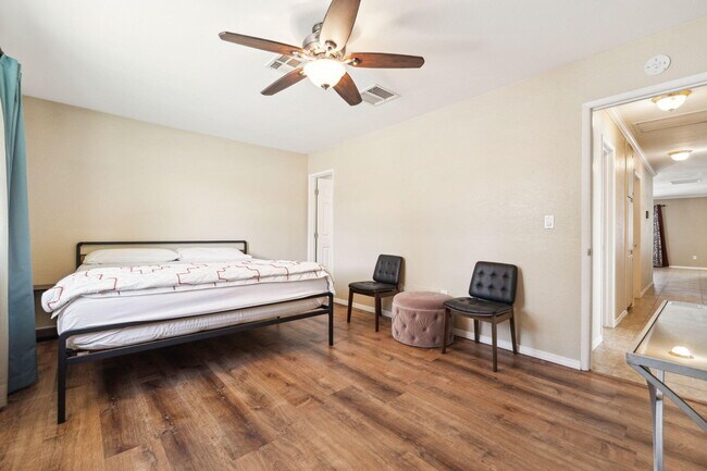 Building Photo - 56034 Desert Gold Dr
