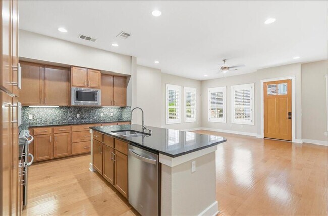 Building Photo - 2520 Bluebonnet Ln