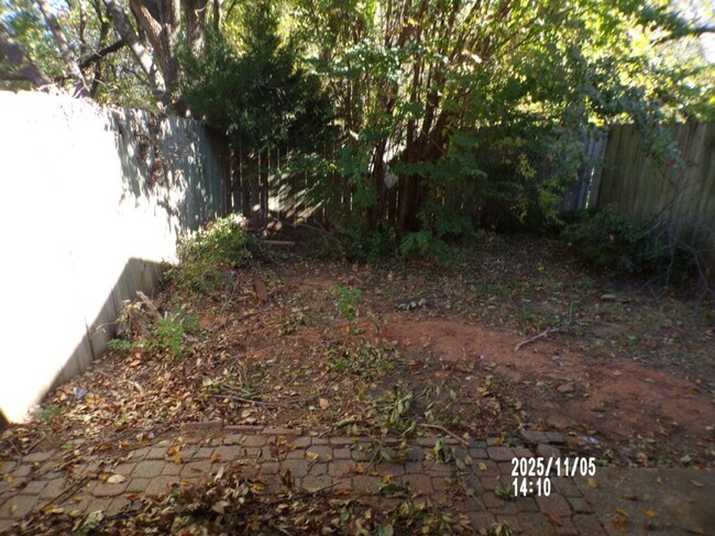 Building Photo - Close to Fort Sill, East side neighborhood
