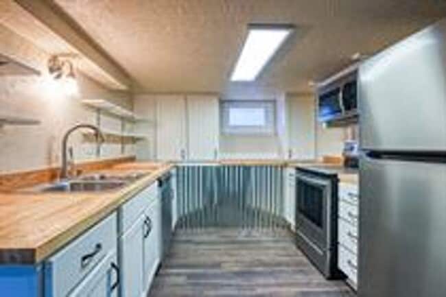 Building Photo - 255 1st Ave E N