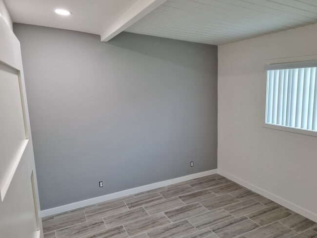 Building Photo - Remodeled 1 Bedroom Unit in Orange