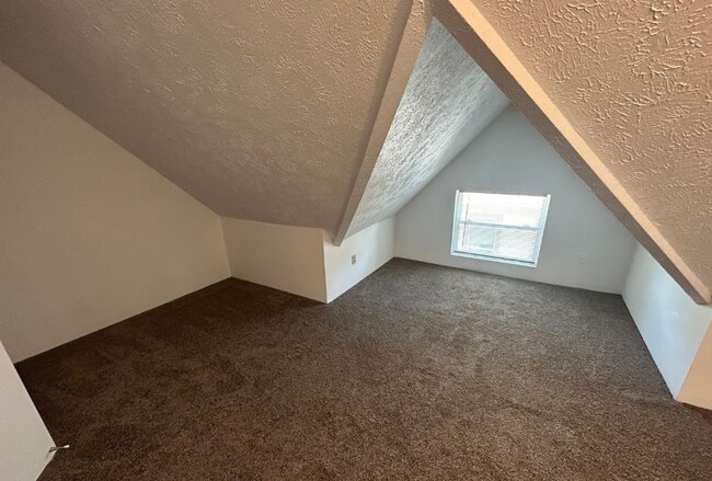 Building Photo - 312 E Mission Ave