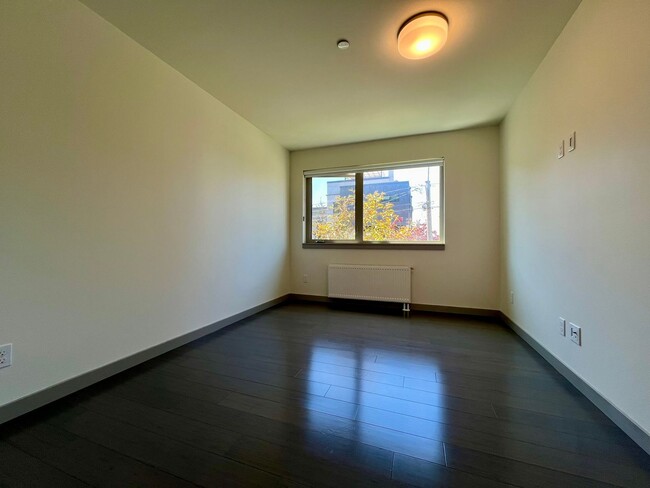 Building Photo - LUXURY ALKI 3 BED TOWNHOME FOR RENT W EXPA...