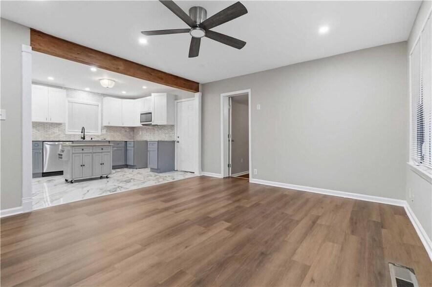 Building Photo - 2953 Meadowview Dr SE