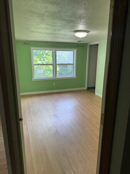 Building Photo - 604 Crowley Rd
