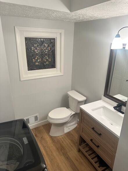 Building Photo - 2453 Regal Ct