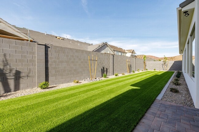 Building Photo - Beautiful single story with 4 bedrooms close to Crimson High School