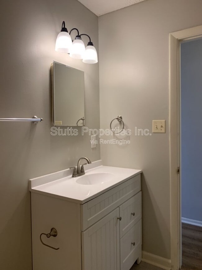 Building Photo - 710 Portage Ave