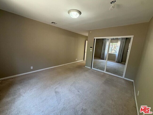 Building Photo - 3283 Kelton Ave