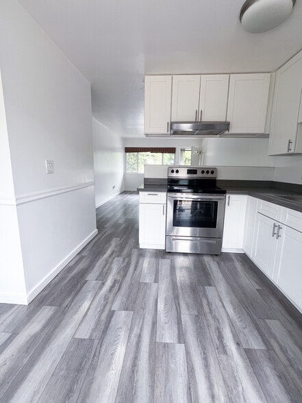 Kitchen - 621 Grand Fir Ave