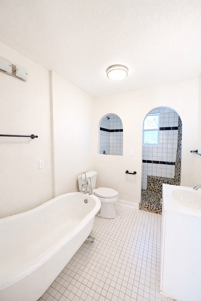 Building Photo - Downtown Asheville Rental w/ Detached Studio Apartment