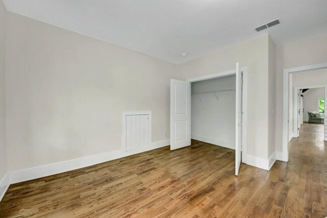 Building Photo - 1442 Mercer Ave