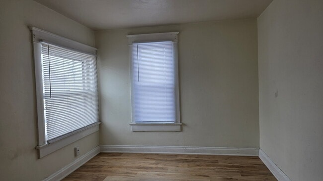 Building Photo - 3 Bedroom Home