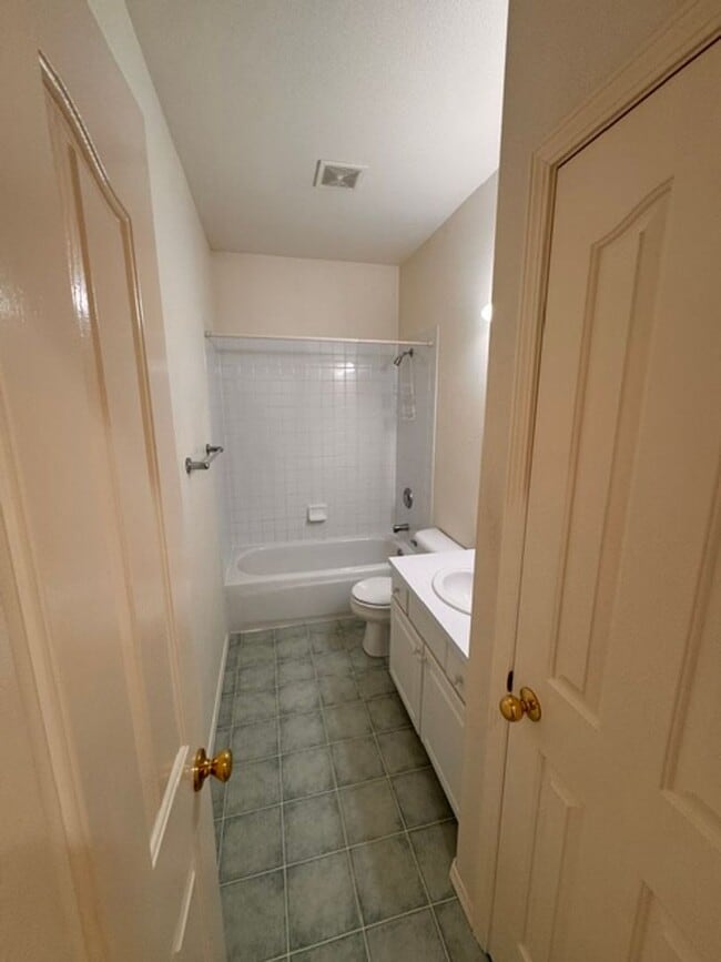Building Photo - 5 bedroom, 4.5 bathroom home in Hilltop with breathtaking mountain views