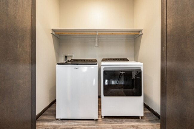Building Photo - Spacious Townhome with Heated Garage Just ...
