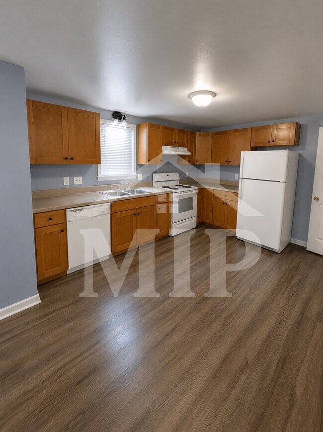 Building Photo - 568 Lincoln Way E