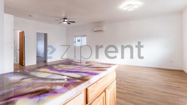 Building Photo - 307 E Thorn St