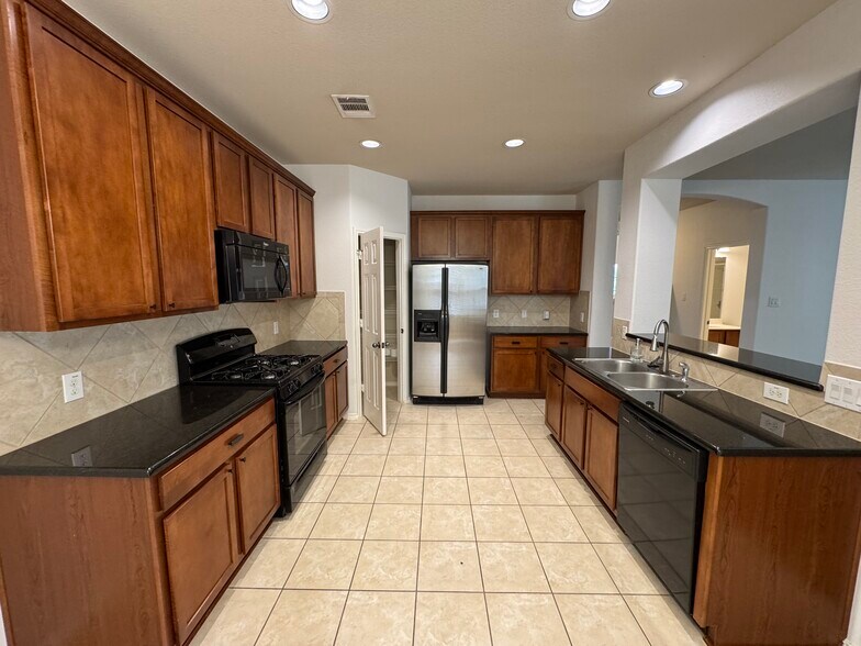 Building Photo - 8716 Wood Stork Dr